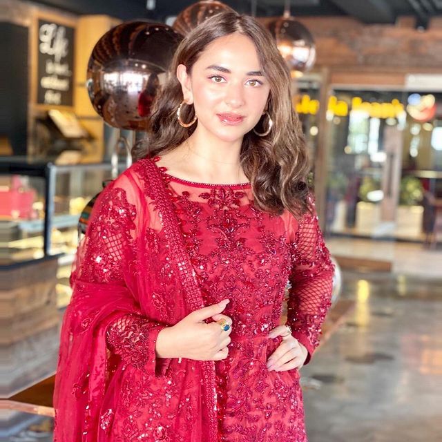 Yumna Zaidi Reacts On Winning Lux Style Award