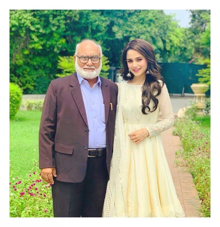 Aima Baig Talking About Her Parents In Recent Interview