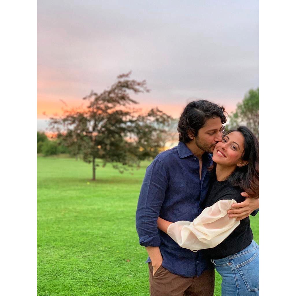 Gorgeous Pictures of Ainy Jafri During her Pregnancy