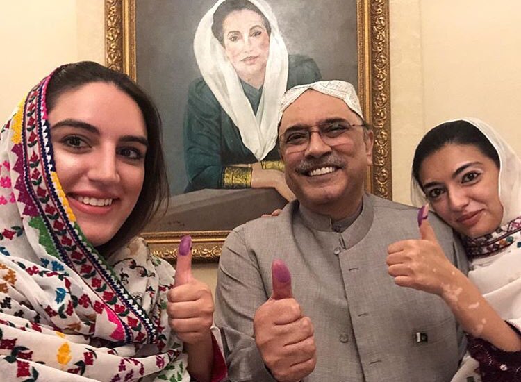 Five Times Asifa Bhutto Looked Like Her Mother Benazir Bhutto