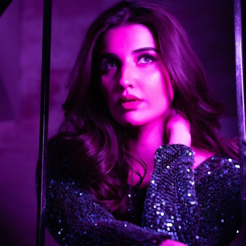 Hareem Farooq Sparkles In A Beautiful Sequence Outfit