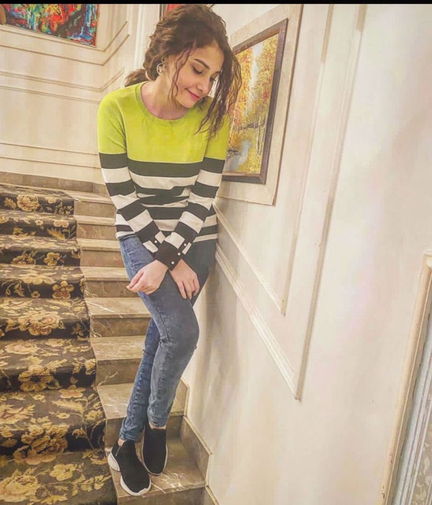Latest Pictures of Hina Agha At Her Home