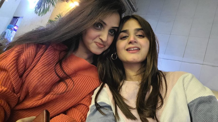 Hira Mani With Her Childhood Friends
