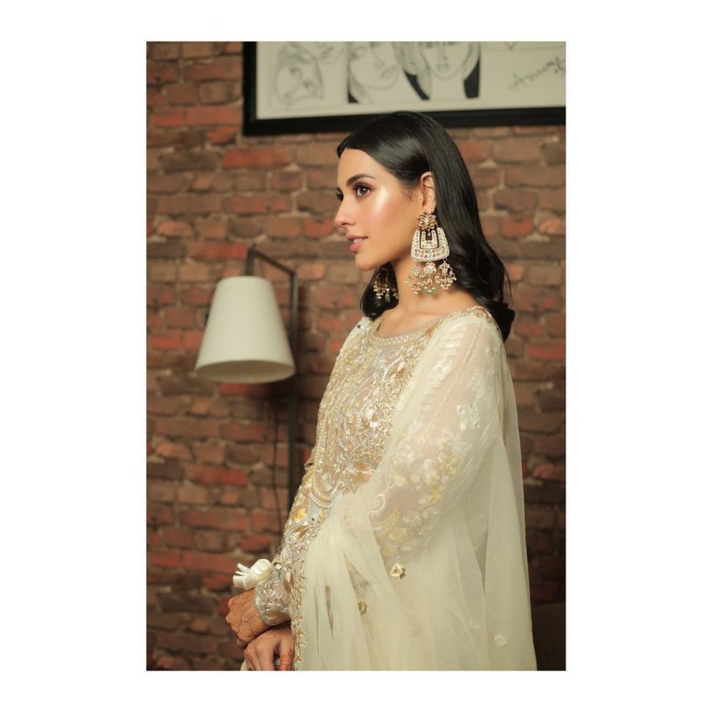 Dazzling Iqra Aziz Hussain in Rare White Collection