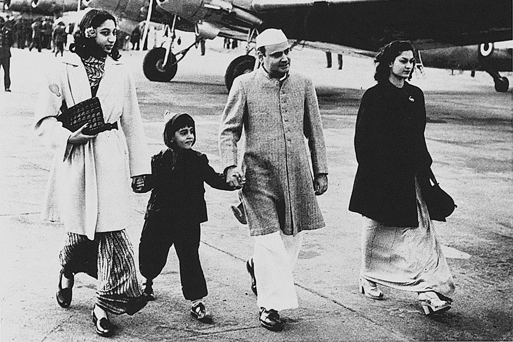 Indira Gandhi Husband | 10 Historic Pictures