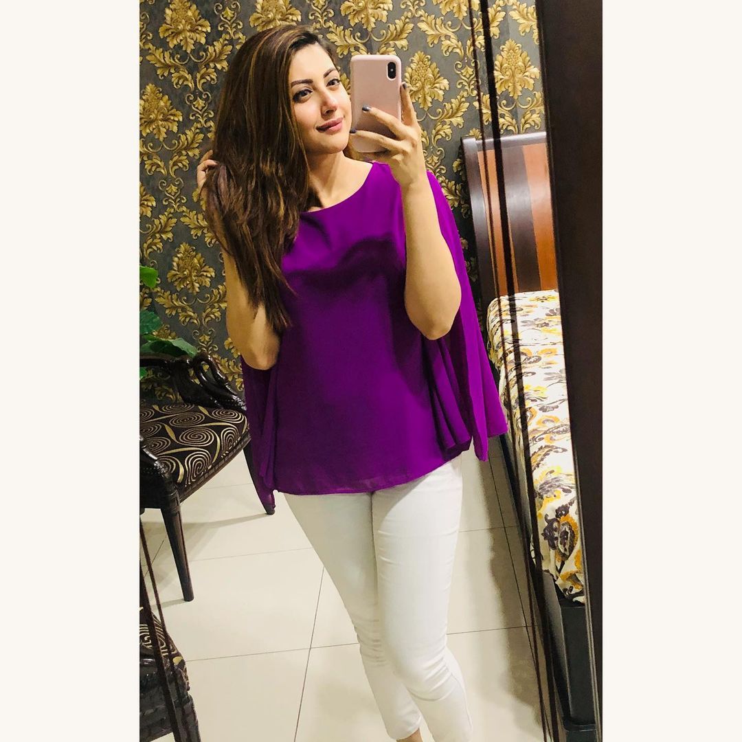 Moomal Khalid with her Family - Latest Pictures