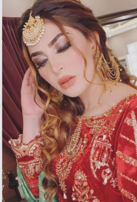 Exclusive Pictures From Mehndi Event Of Naimal Khawar's Sister