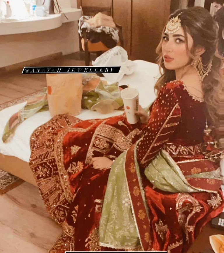 Exclusive Pictures From Mehndi Event Of Naimal Khawar's Sister