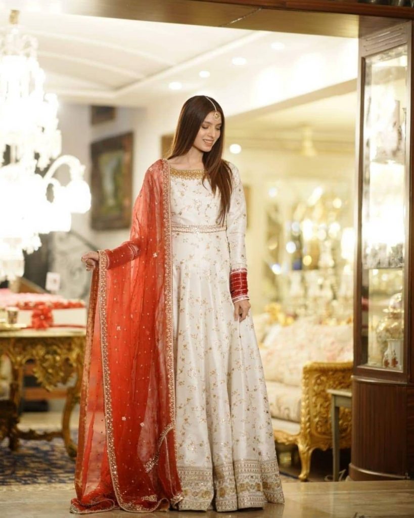 Saeeda Imtiaz Looking Stunning At Her Friend's Dholak