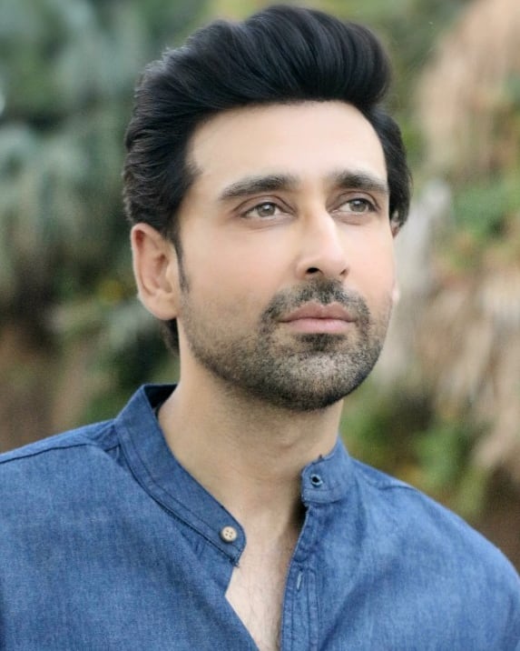 Intense Poses of Sami Khan That Will Melt Your Heart