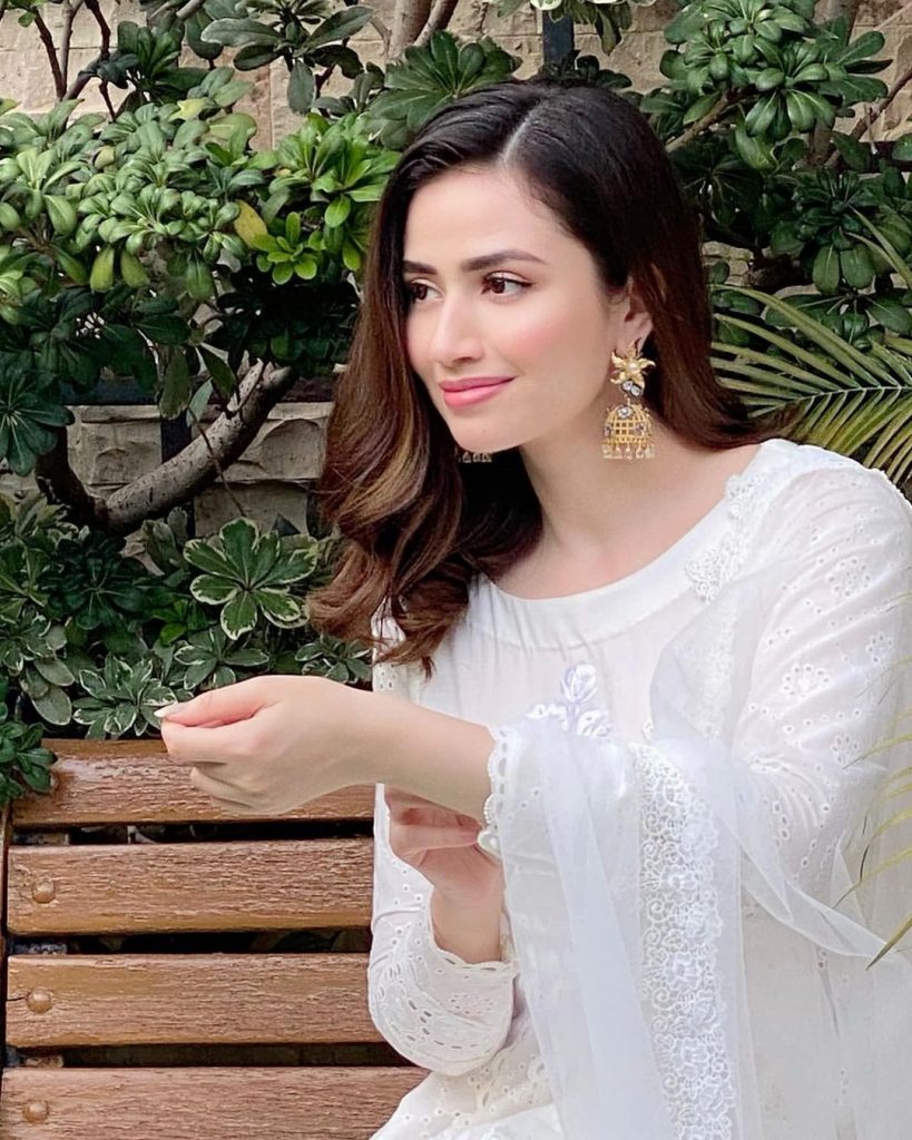 Latest Photos of Sana Javed in Simple Shalwar Kameez