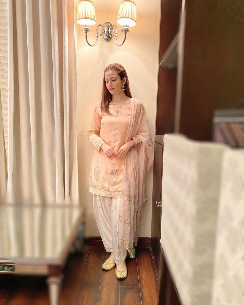 Latest Photos of Sana Javed in Simple Shalwar Kameez