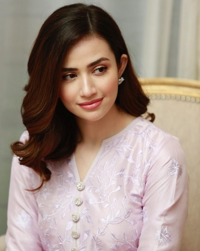 Latest Photos of Sana Javed in Simple Shalwar Kameez