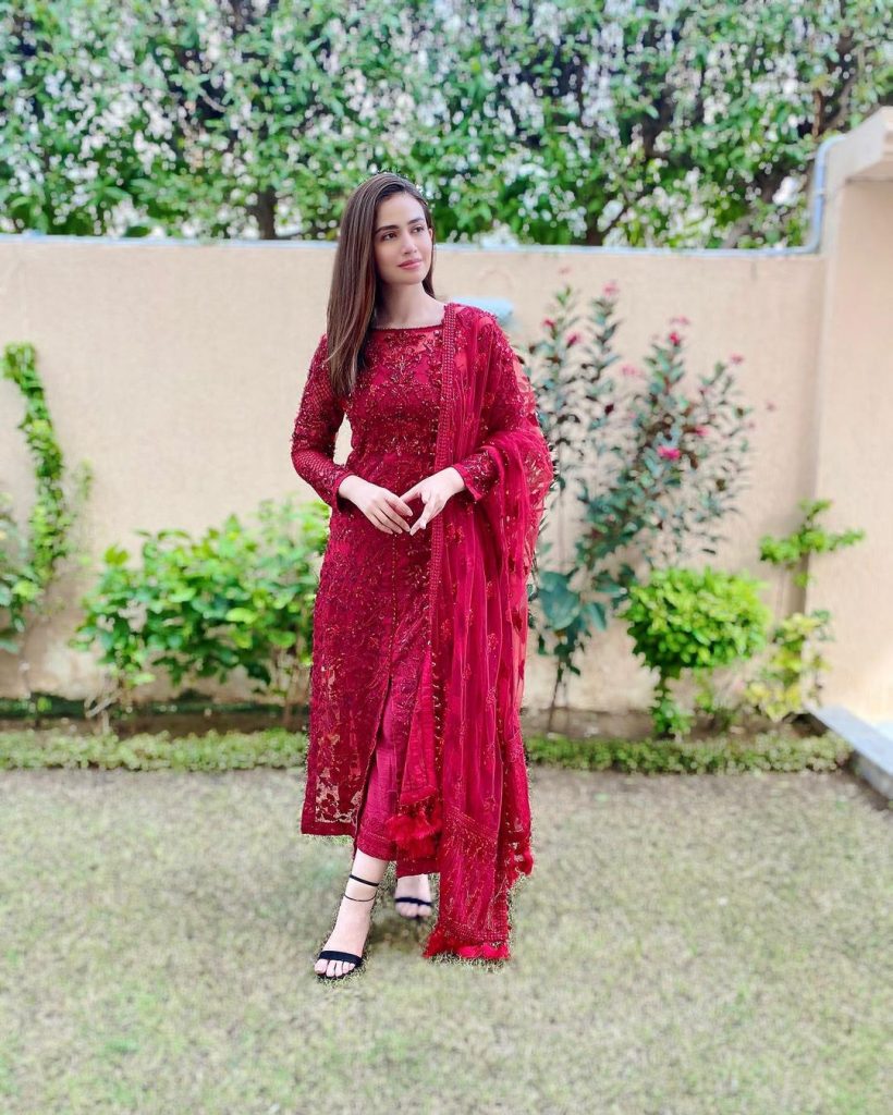 Latest Photos of Sana Javed in Simple Shalwar Kameez