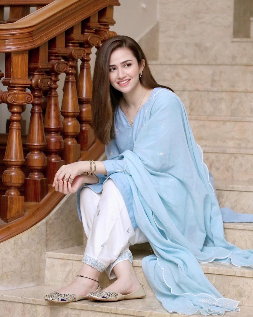 Latest Photos of Sana Javed in Simple Shalwar Kameez