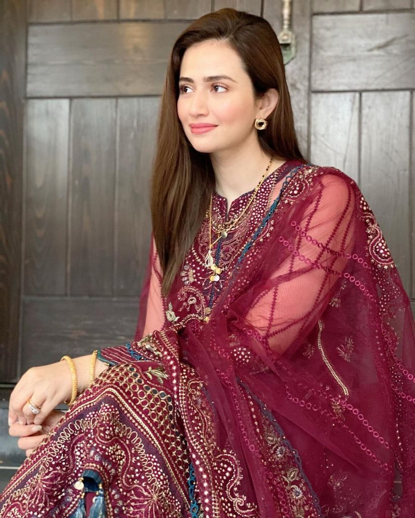 Latest Photos of Sana Javed in Simple Shalwar Kameez