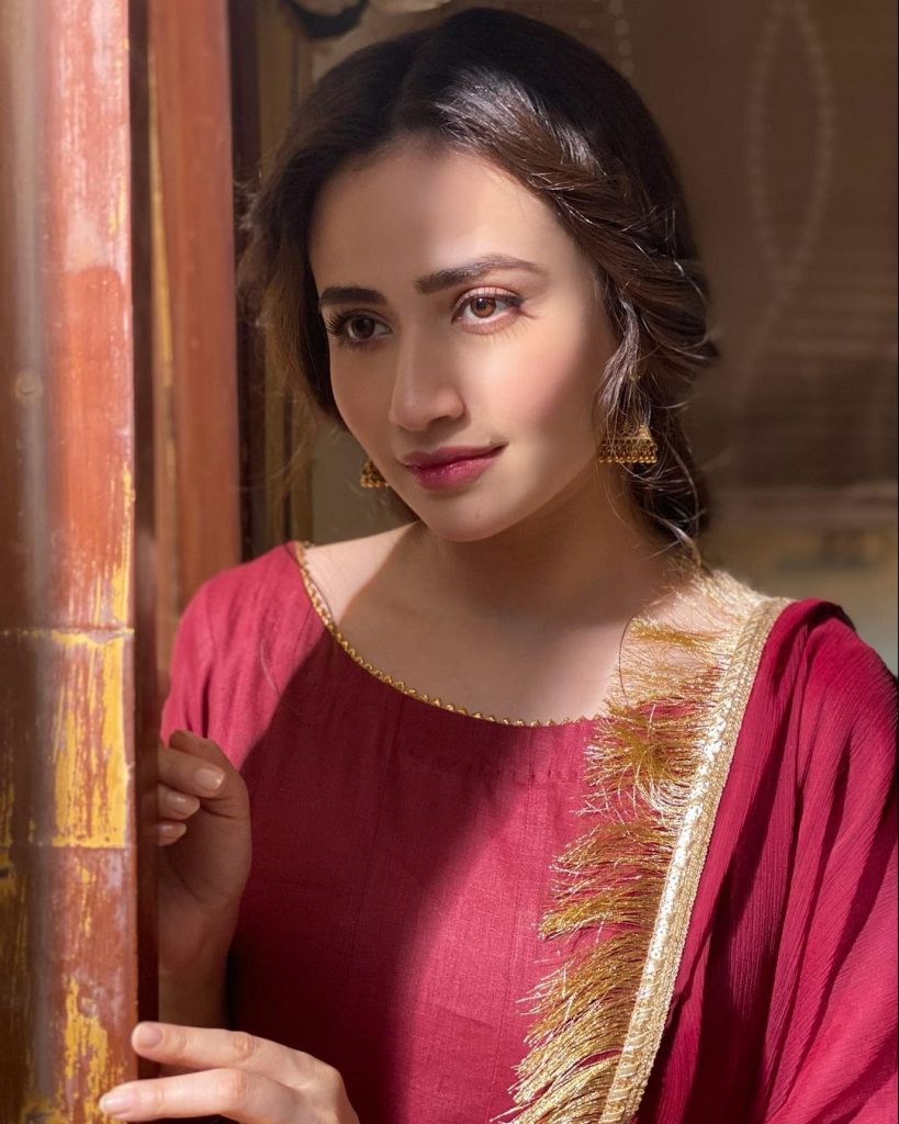 Latest Photos of Sana Javed in Simple Shalwar Kameez