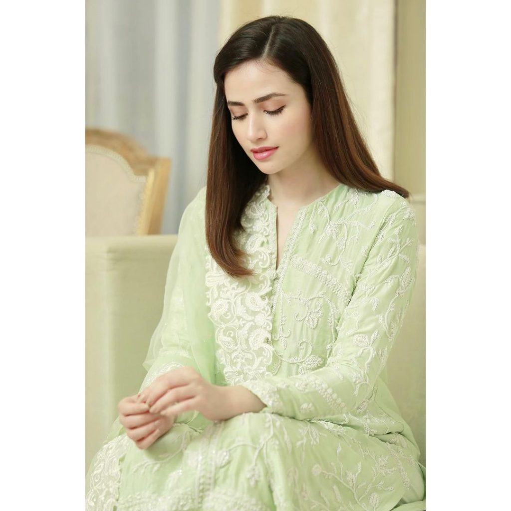 Latest Photos of Sana Javed in Simple Shalwar Kameez