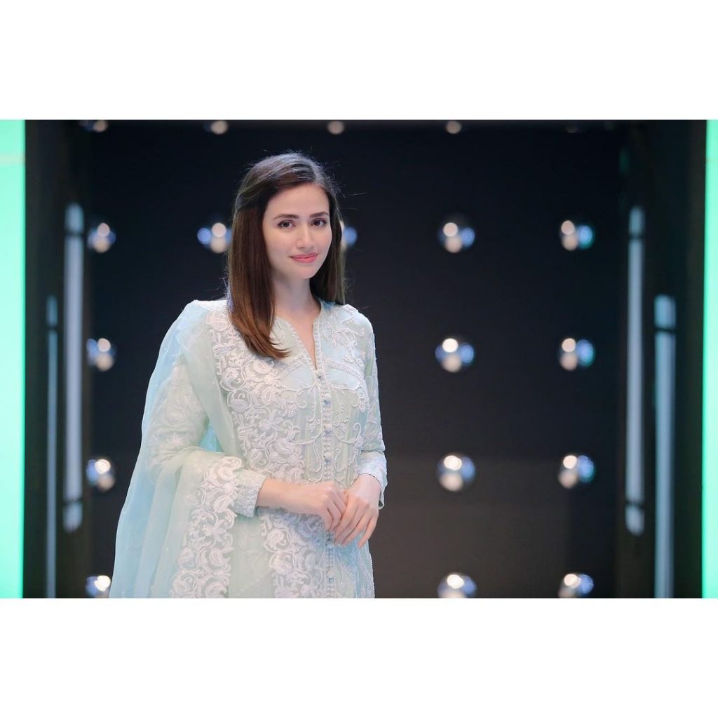 Latest Photos of Sana Javed in Simple Shalwar Kameez