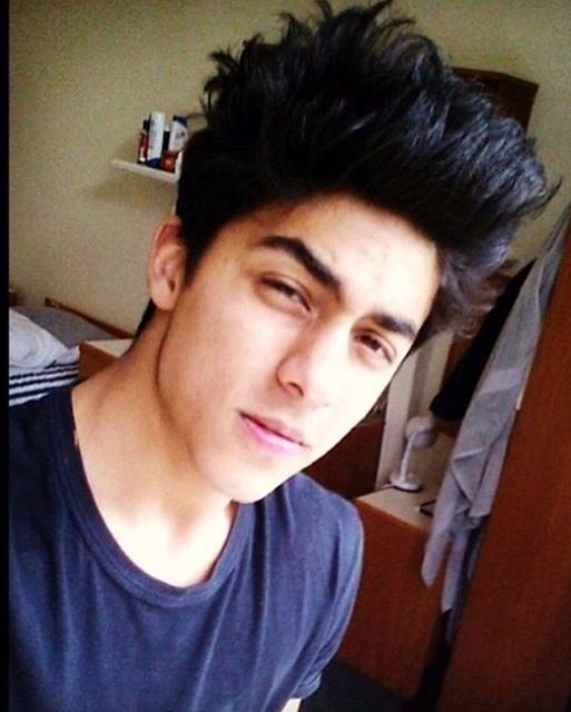 Shah Rukh Khan Sons | 10 Captivating Pictures