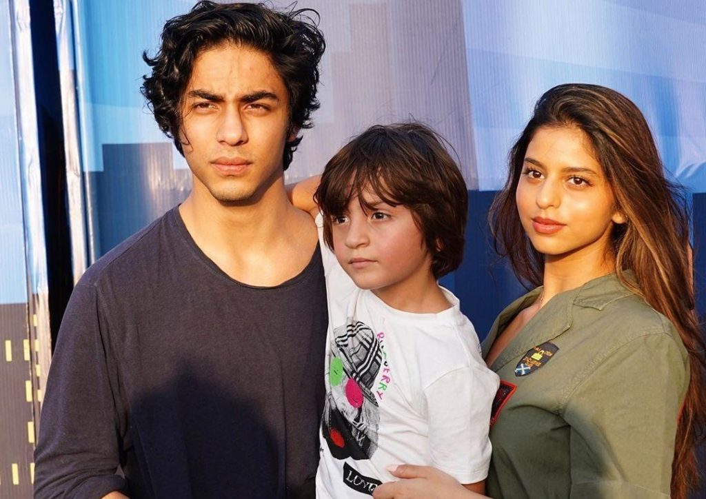 Shah Rukh Khan Sons | 10 Captivating Pictures | Reviewit.pk