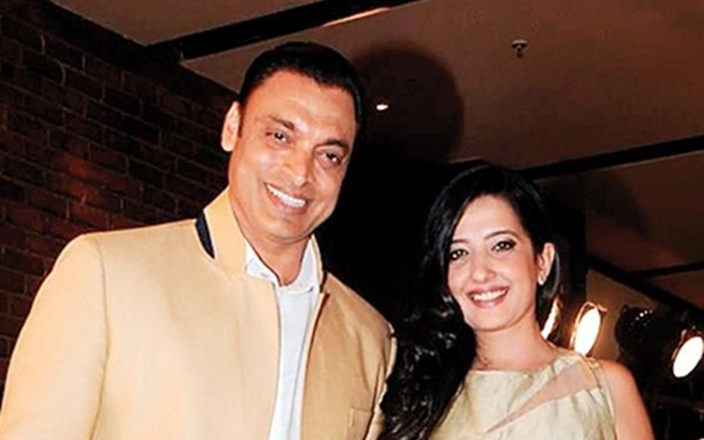 Why Shoaib Akhtar's Wife Is Not Seen With Him?