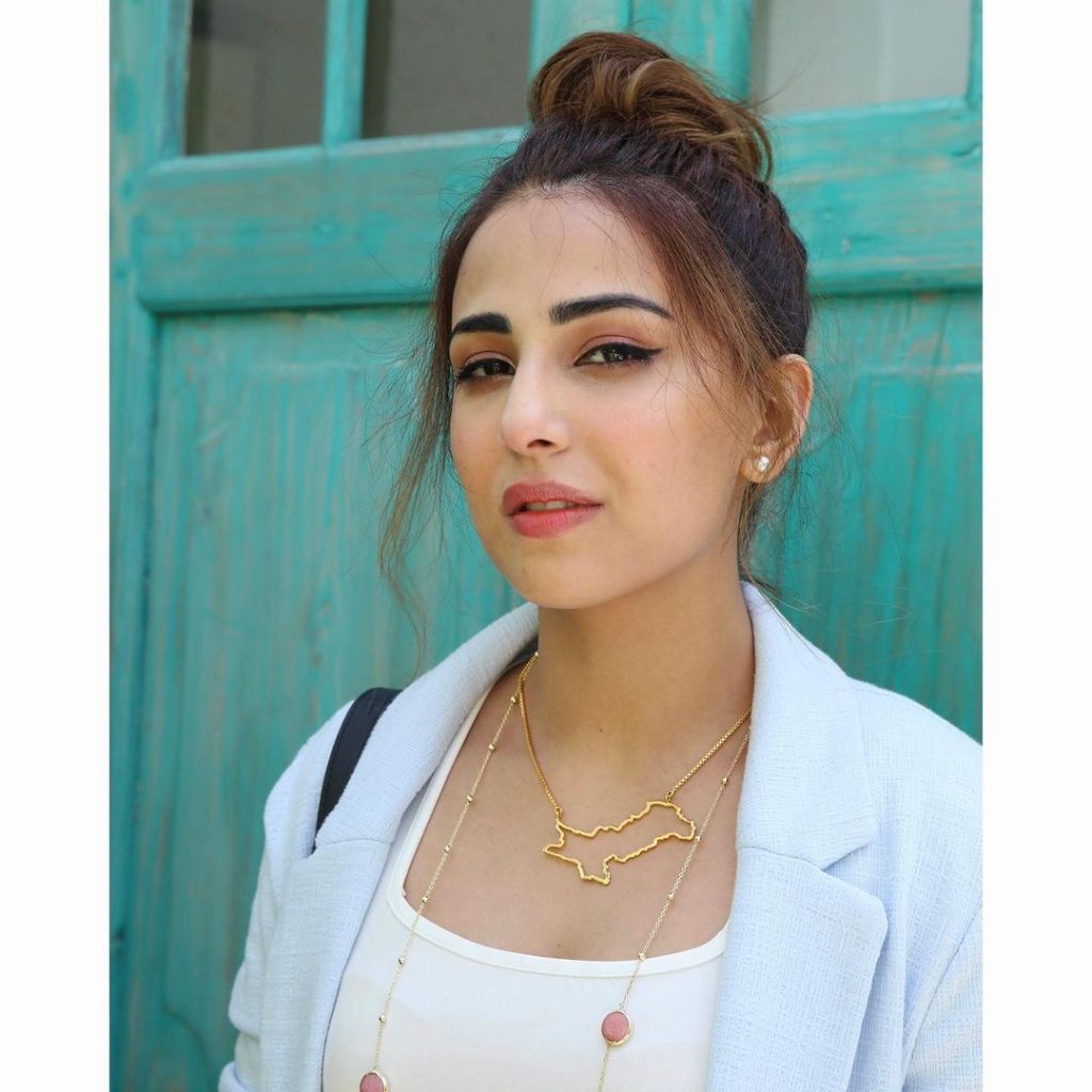 Ushna Shah Shared Her Hair Growth Secret