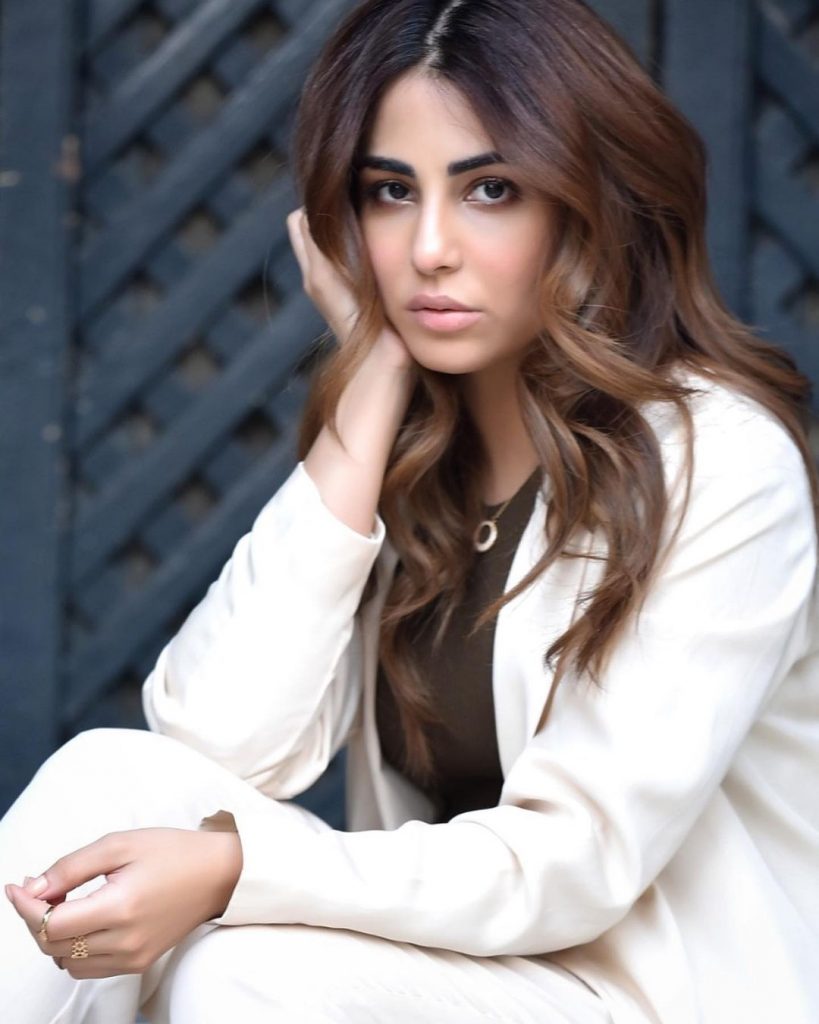 Ushna Shah Shared Her Hair Growth Secret | Reviewit.pk