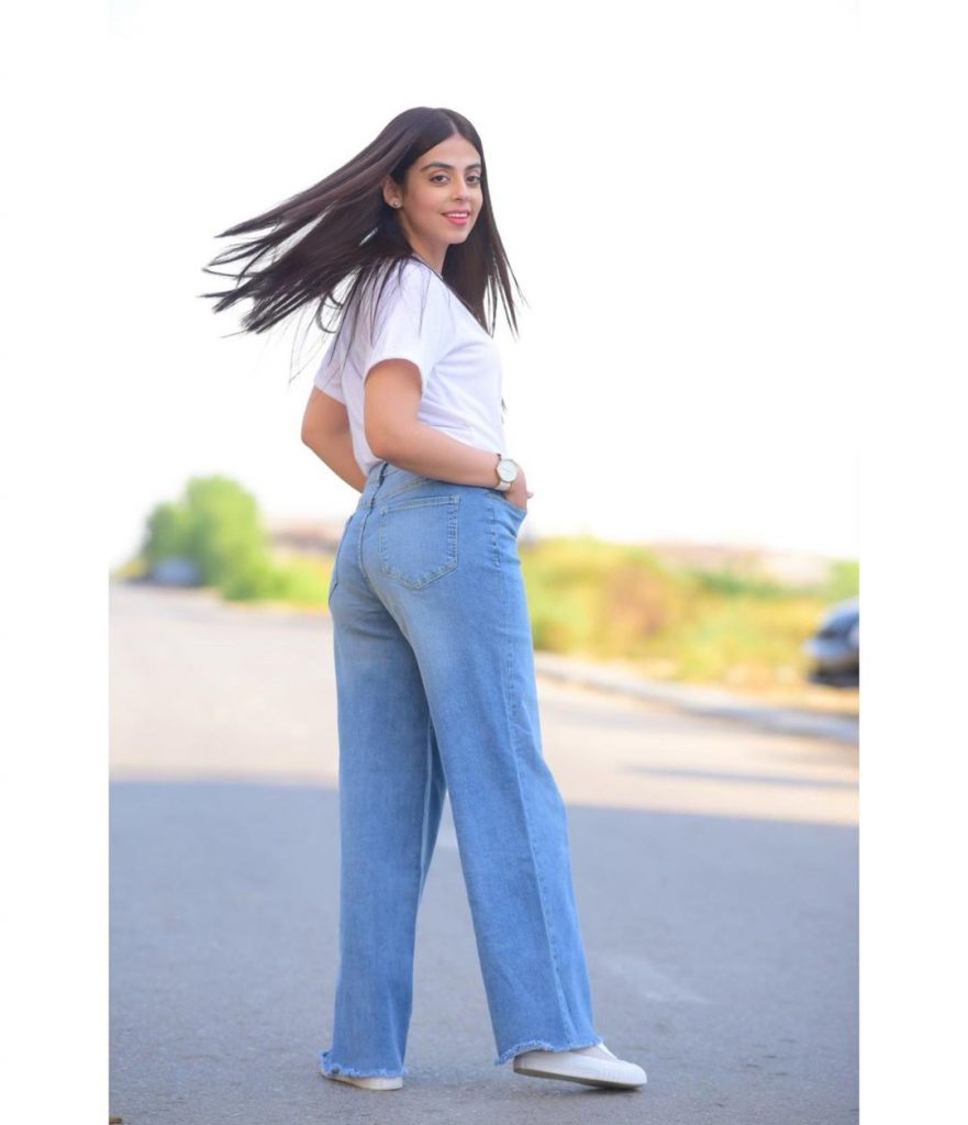 Yashma Gill Looks Super Chic In Long Turtleneck Outfit