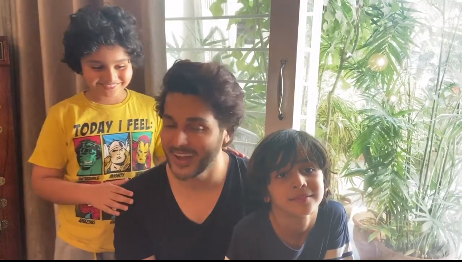 Latest Photos of Ahsan Khan With His Sons