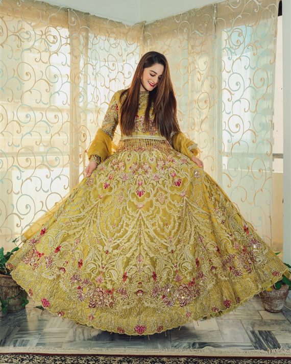Aiman Khan is Looking Gorgeous in this Yellow Bridal Dress | Reviewit.pk