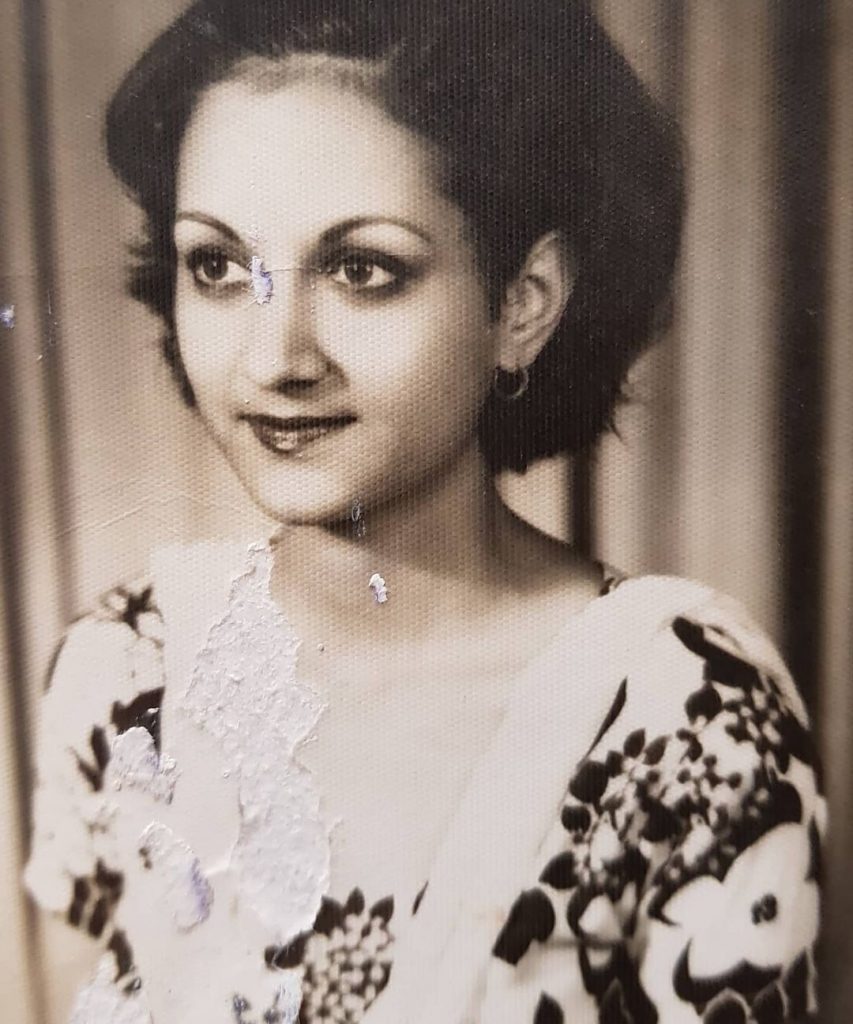 Bushra Ansari Shares Throwbacks With Family And Friends