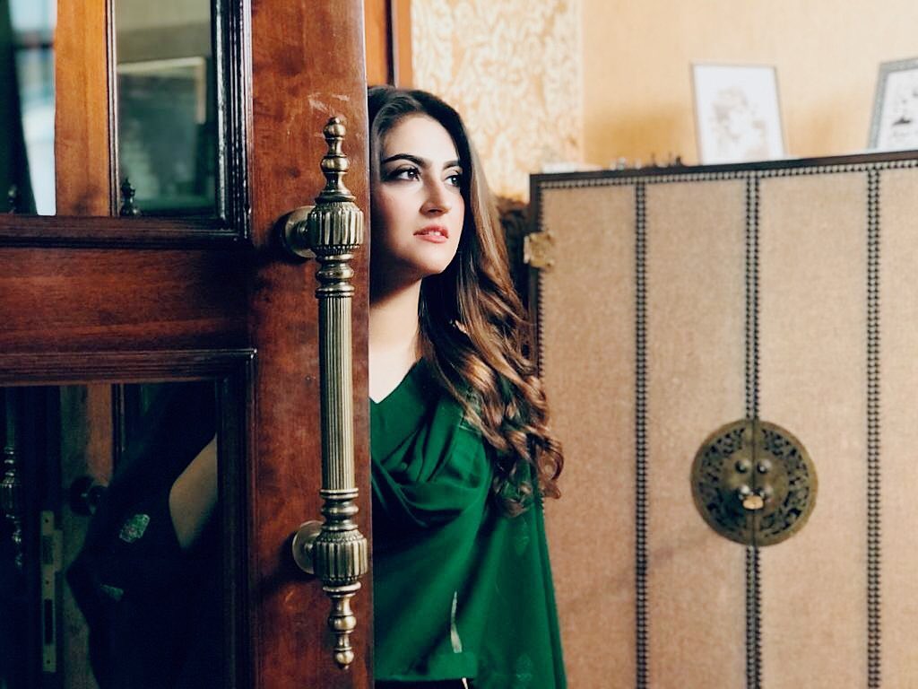 Latest Pictures Of Beautiful Hiba Bukhari