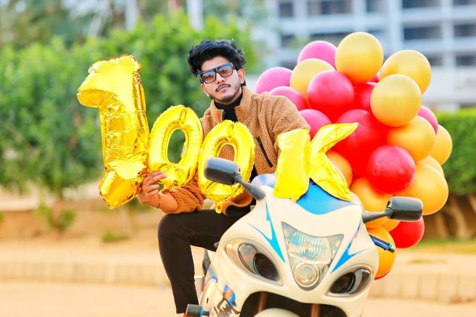 Mohsin Abbas Haider Reached 100K Subscribers On YouTube