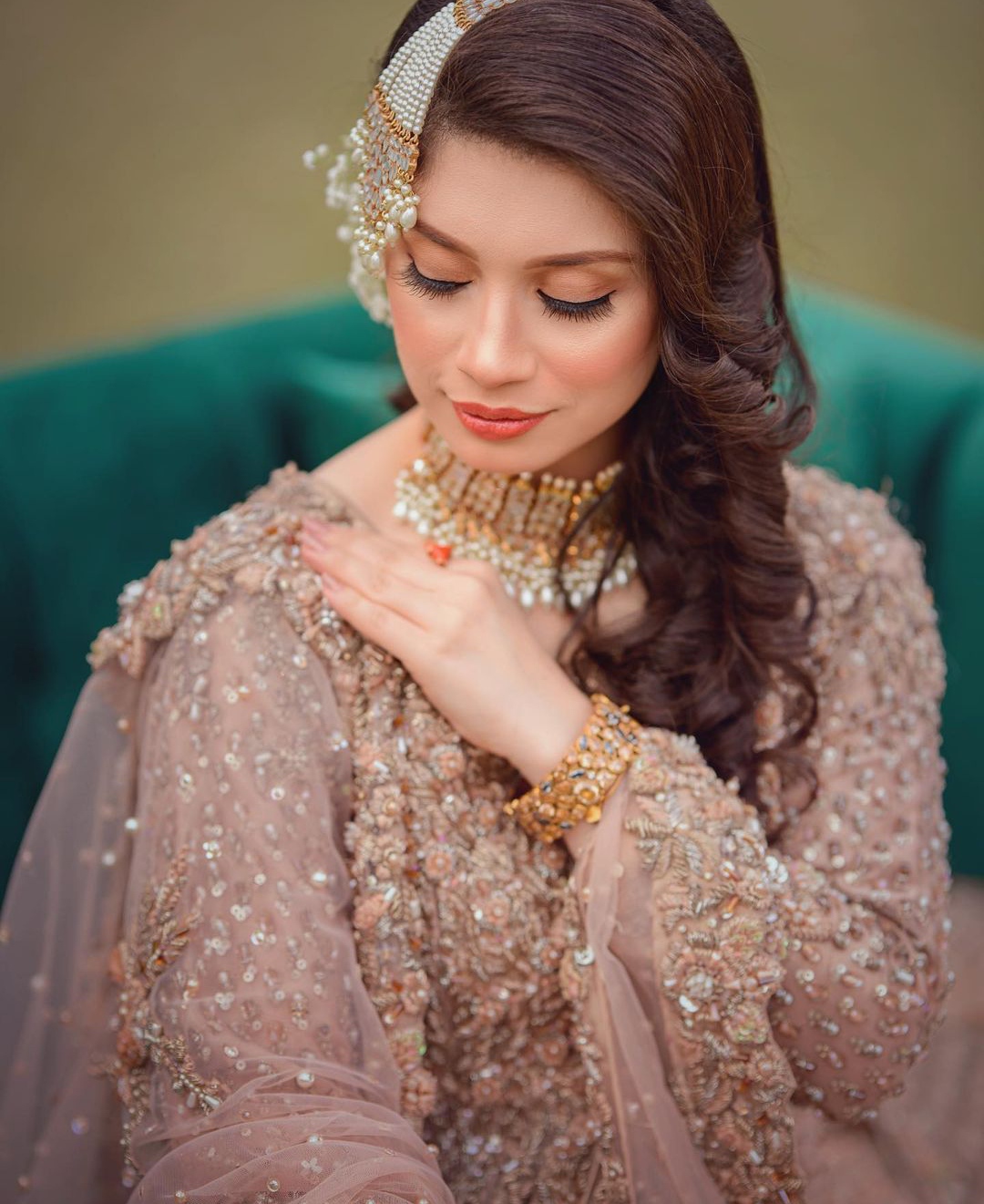 Sidra Batool Beautiful Bridal Shoot | Reviewit.pk