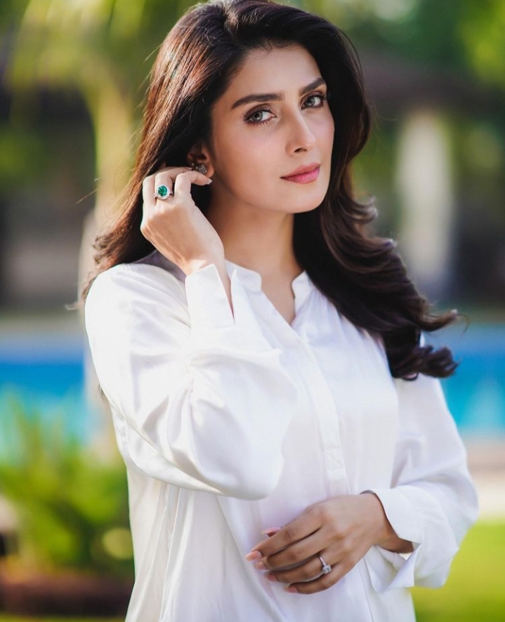 Ayeza Khan Became Most Followed Pakistani Celebrity On Instagram