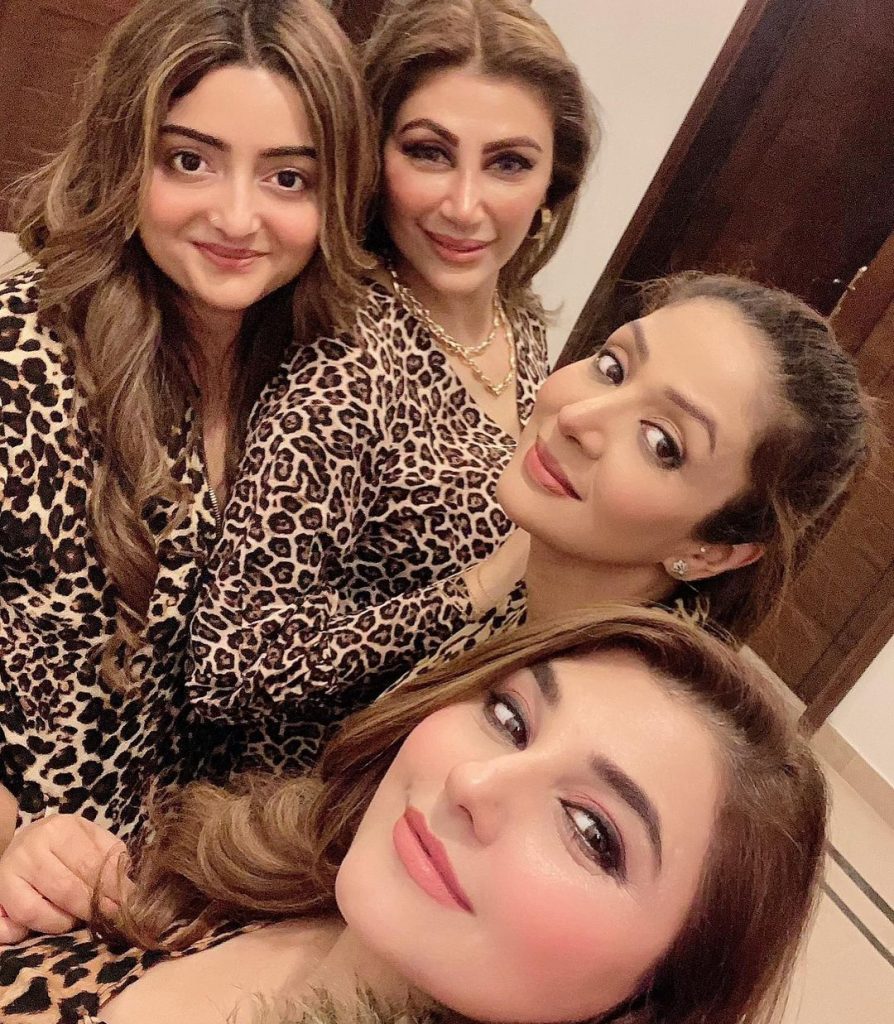 Javeria Saud Pictures With Friends