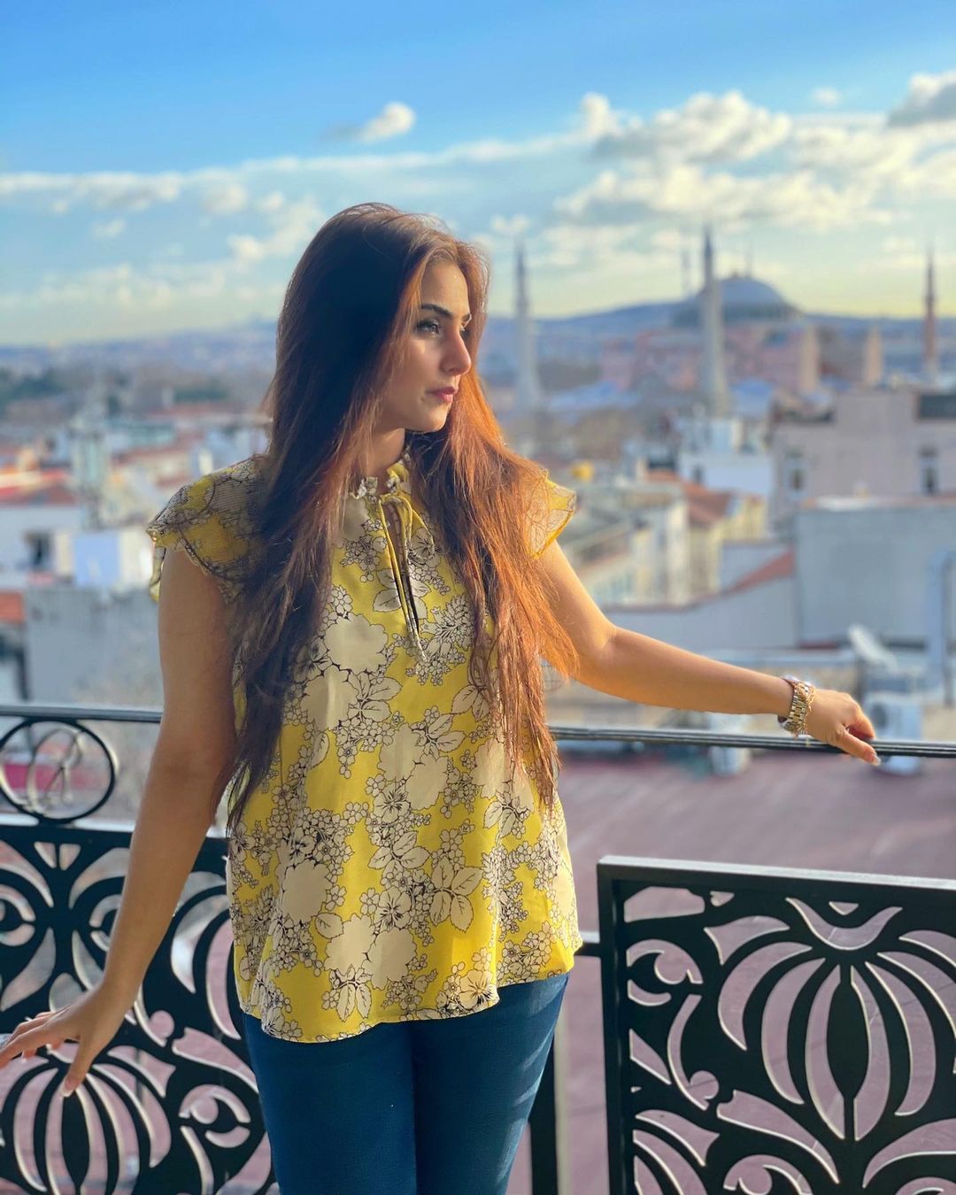 Aima Baig Sister Komal Baig Honeymoon Pictures