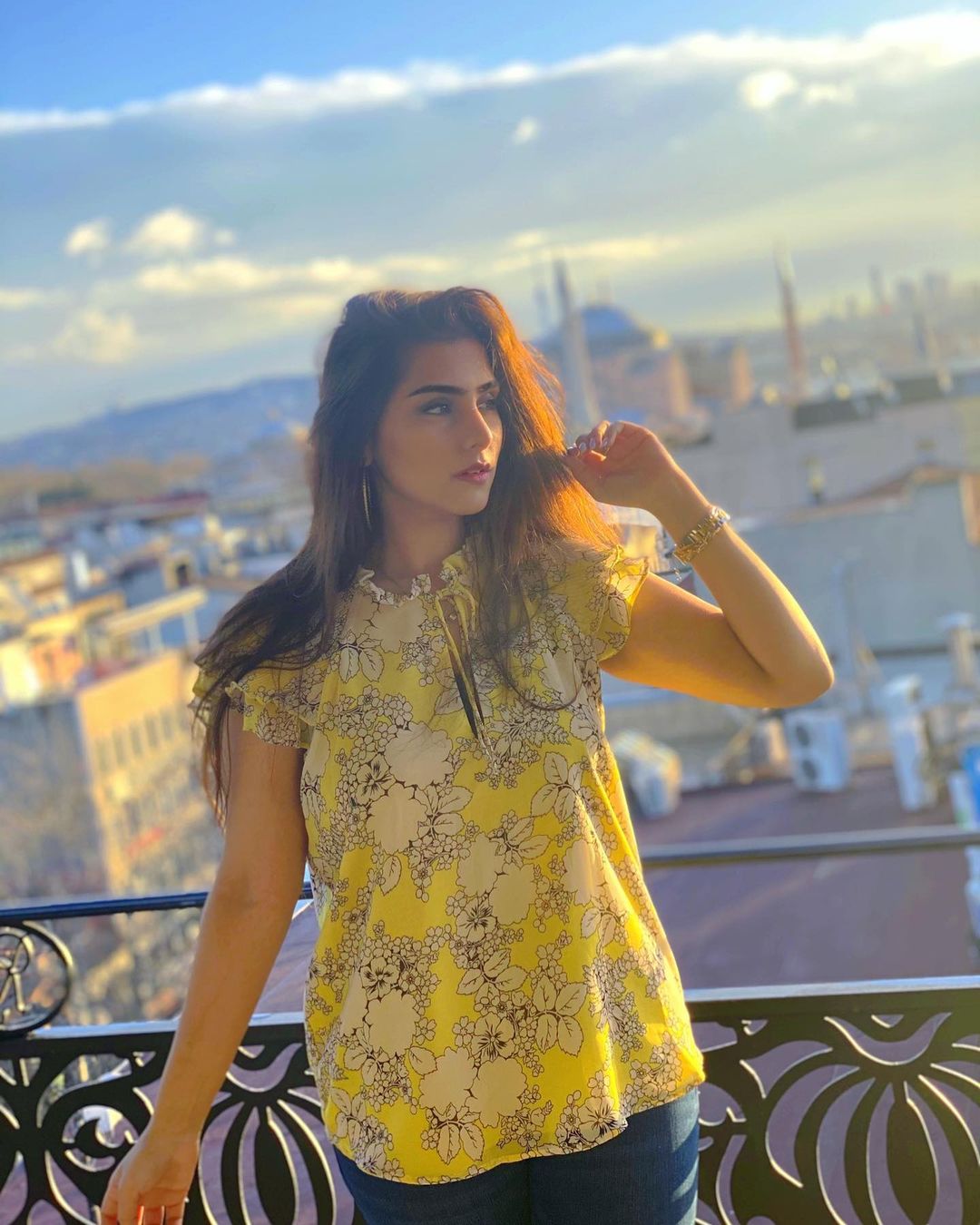 Aima Baig Sister Komal Baig Honeymoon Pictures