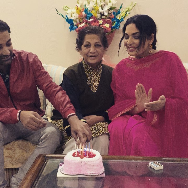 Meera Celebrated Her Mother's Birthday