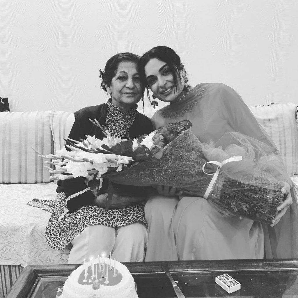 Meera Celebrated Her Mother's Birthday