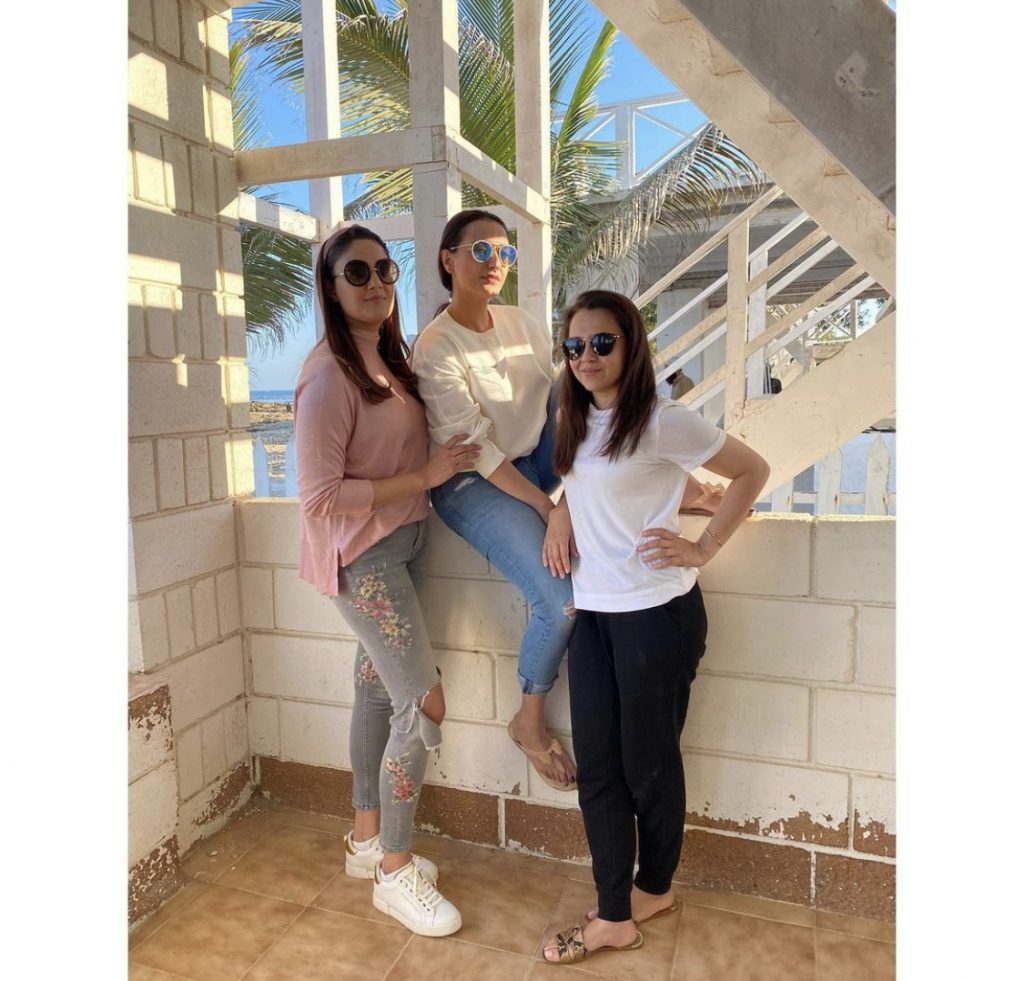 Momal Sheikh Latest Pictures With Her Family