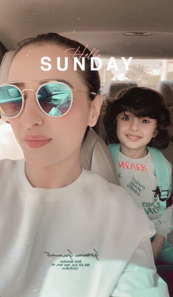 Momal Sheikh Latest Pictures With Her Family