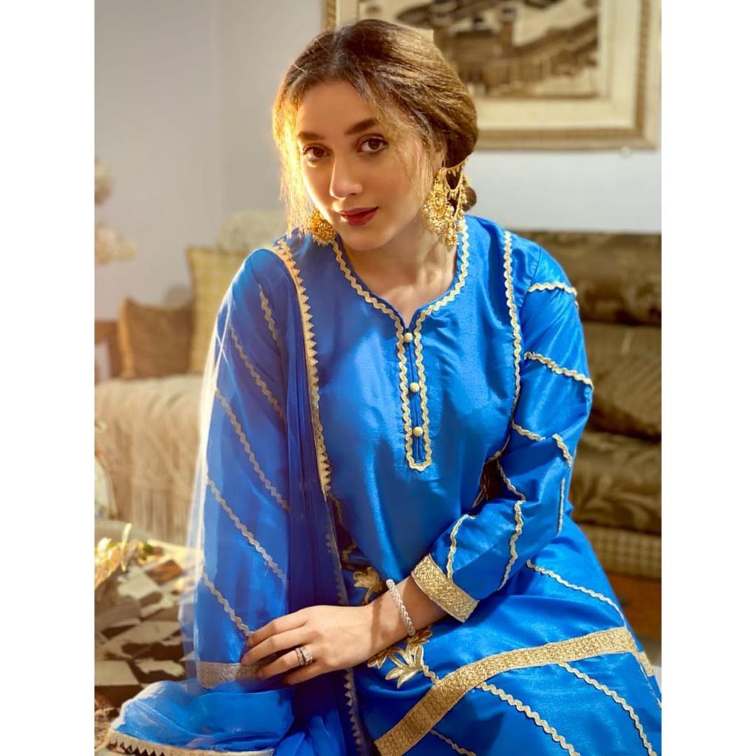 Latest Pictures of Beautiful Actress Momina Iqbal