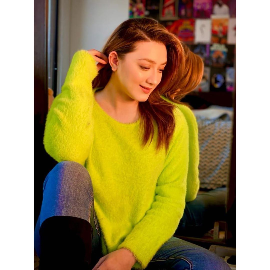 Latest Pictures of Beautiful Actress Momina Iqbal
