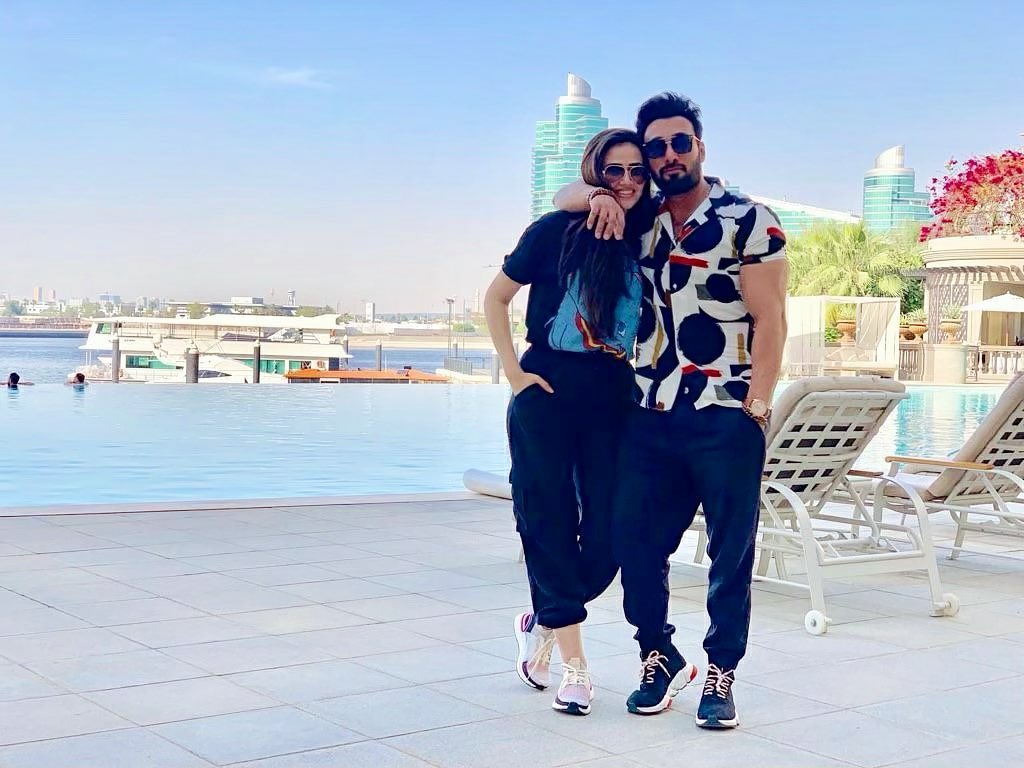 Latest Pictures of Sana Javed with her Husband Umair Jaswal