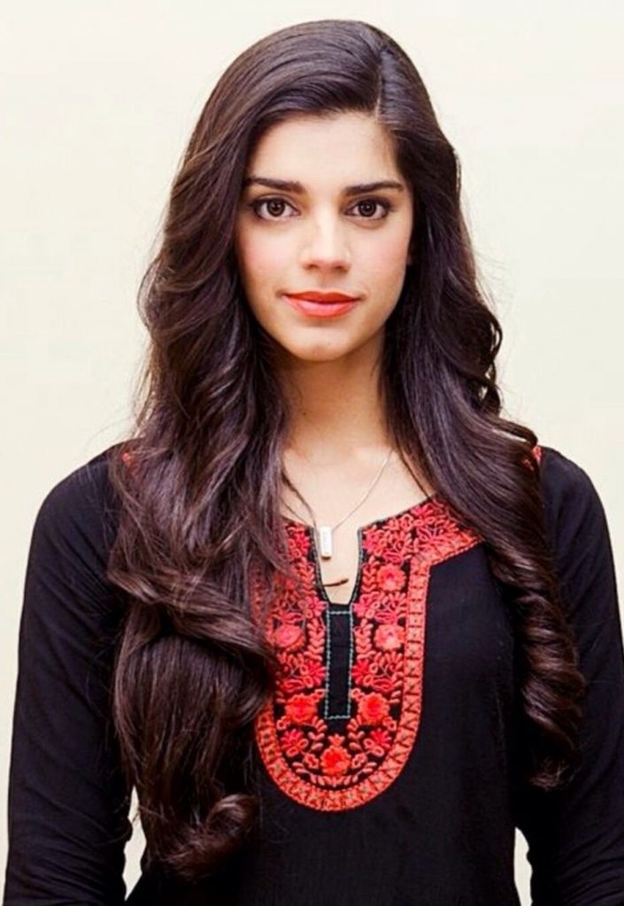 60 Pictures of Sanam Saeed in black Dress