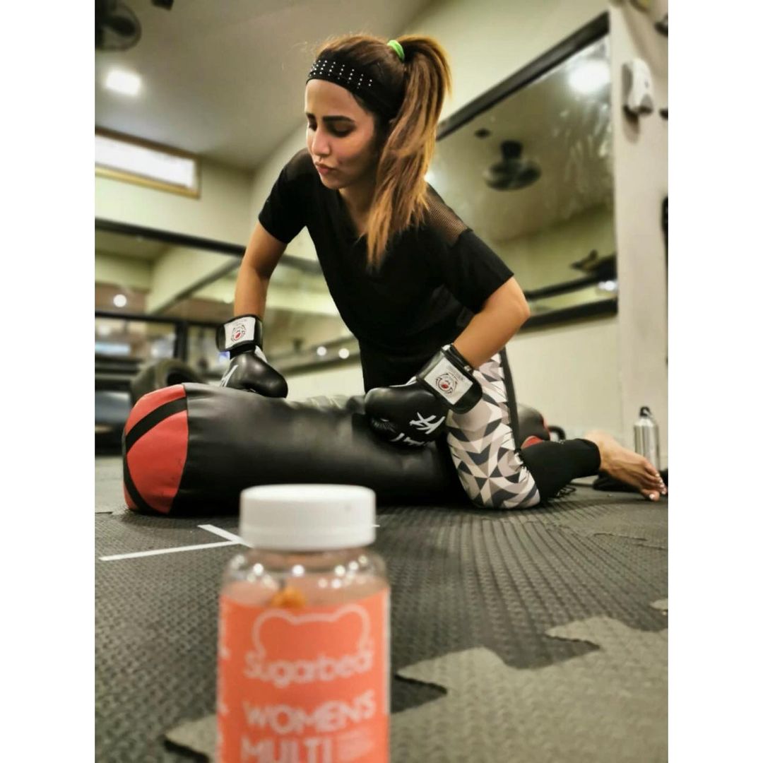 Gym and Exercise Outfit Pictures of Actress Ushna Shah