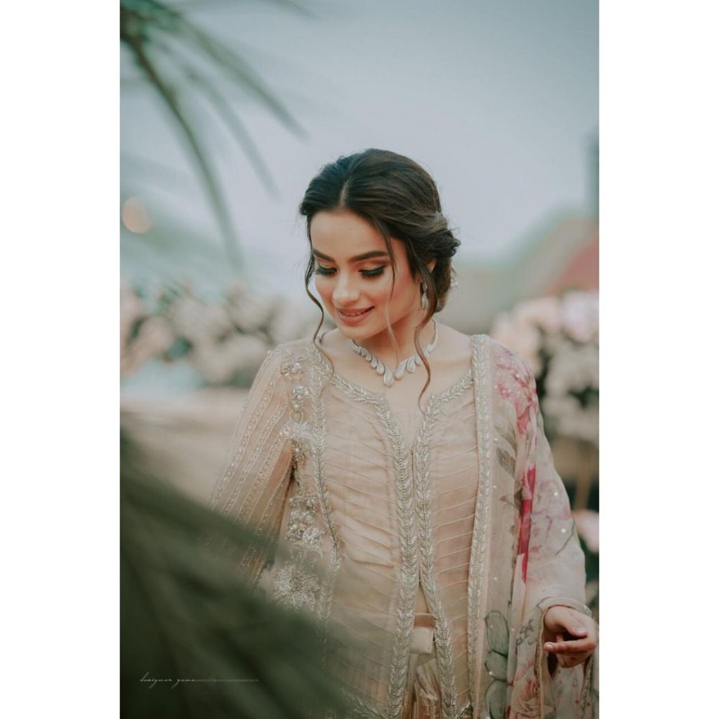 Mesmerizing Pictures Of Alyzeh Gabol From A Family Wedding