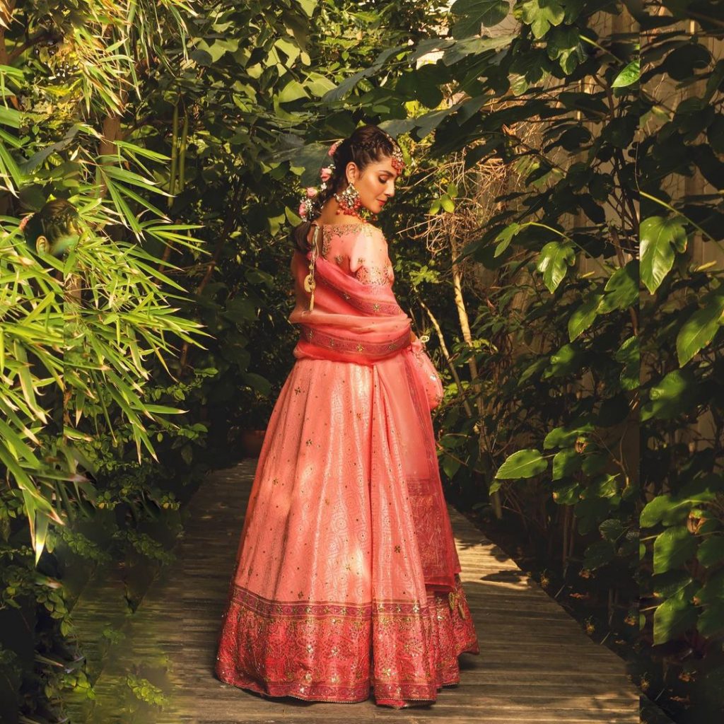 10 Formal Heavy Maxis of Ayeza Khan | Latest Fashion